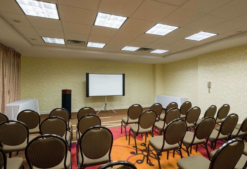 Отель Hilton Garden Inn Queens/jfk Airport