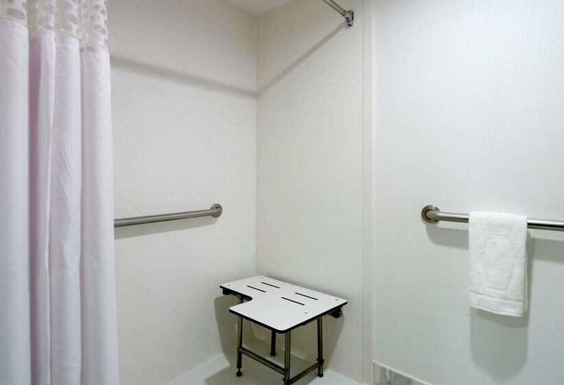 Отель Hilton Garden Inn Queens/jfk Airport