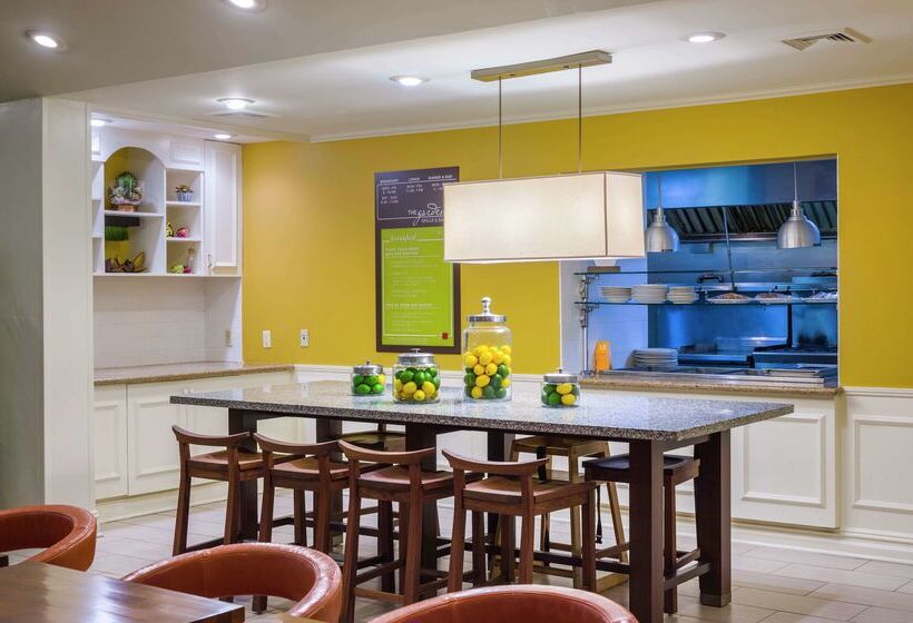 Отель Hilton Garden Inn Queens/jfk Airport