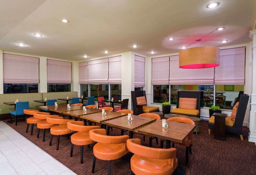 Отель Hilton Garden Inn Queens/jfk Airport