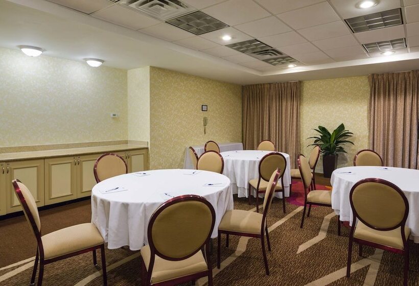 Отель Hilton Garden Inn Queens/jfk Airport