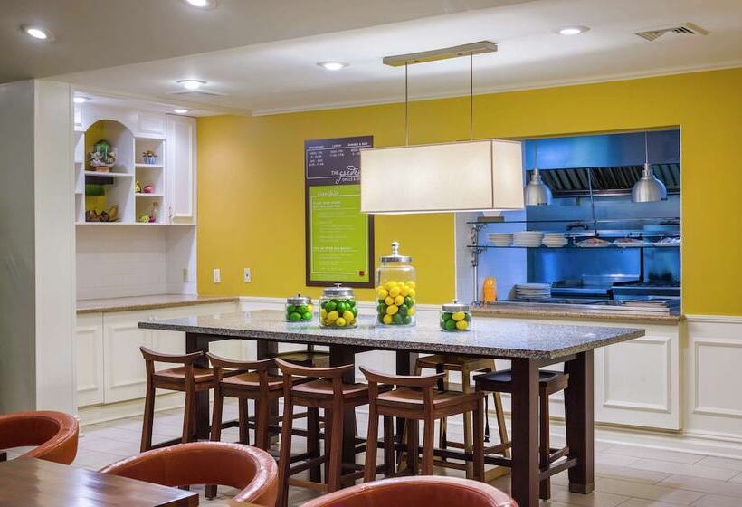 Отель Hilton Garden Inn Queens/jfk Airport