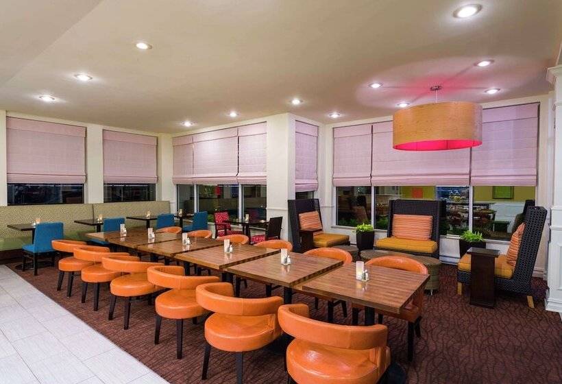 Отель Hilton Garden Inn Queens/jfk Airport