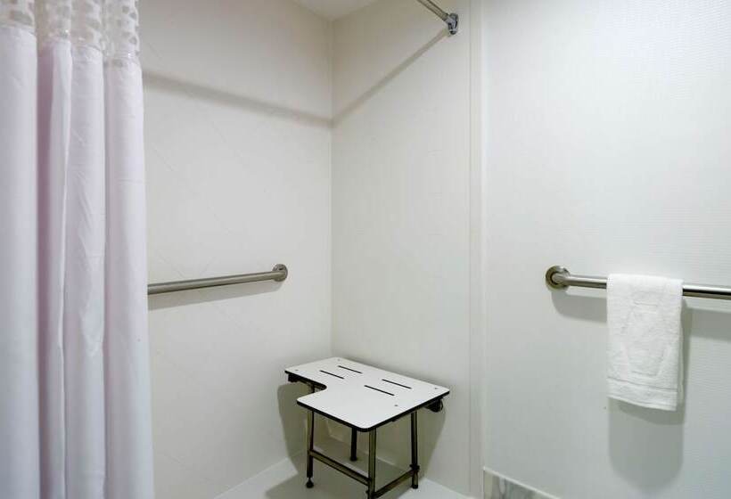 Отель Hilton Garden Inn Queens/jfk Airport