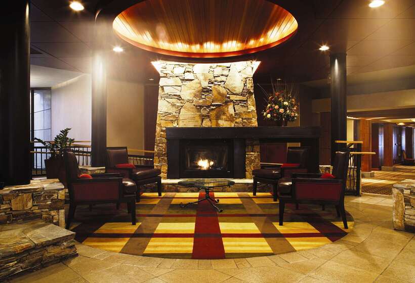 هتل Hilton Whistler Resort & Spa
