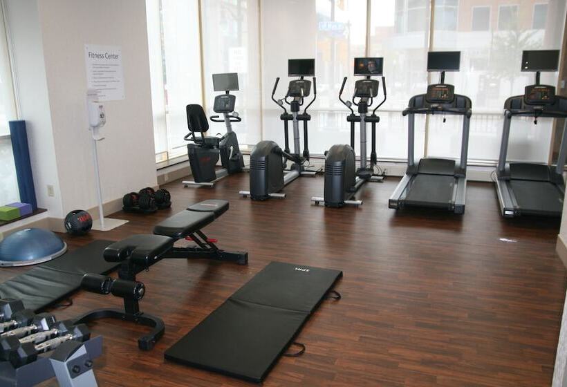 فندق Holiday Inn Express & Suites Buffalo Downtown, An Ihg