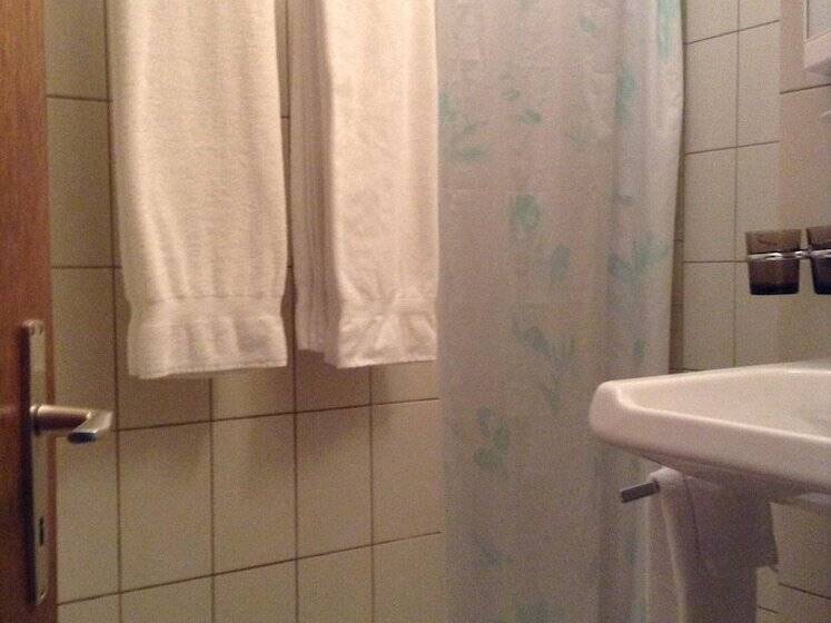 בית מלון כפרי Hôtel Restaurant Le Gruyérien