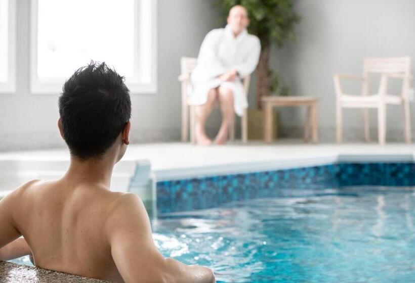 Отель Inverary Resort