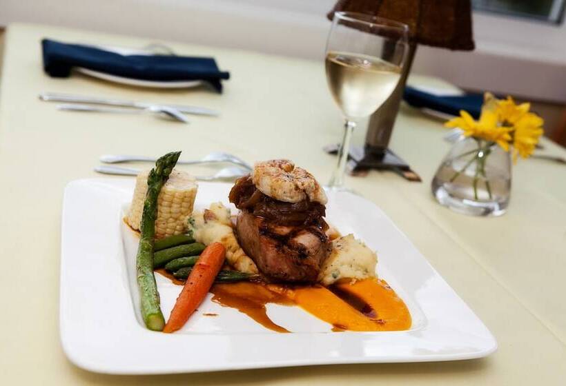 Отель Inverary Resort