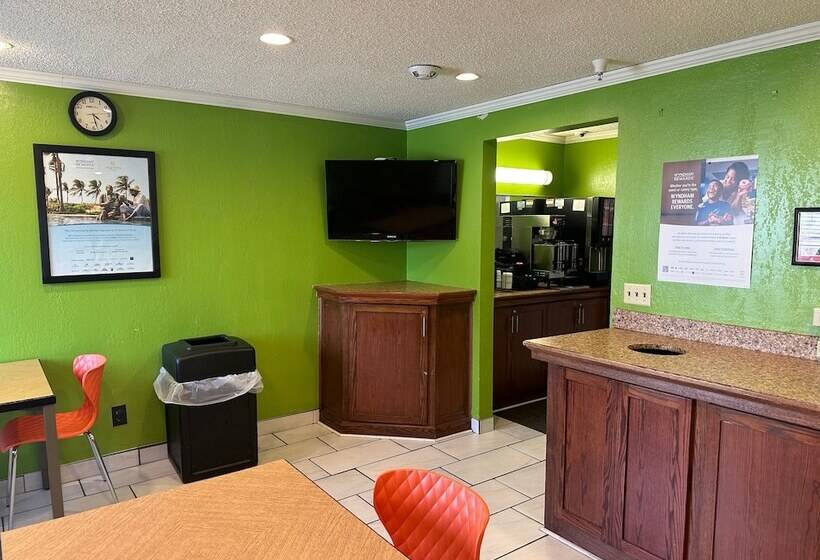 Отель La Quinta Inn By Wyndham Omaha Southwest