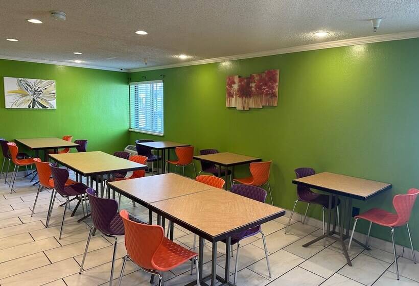 Отель La Quinta Inn By Wyndham Omaha Southwest