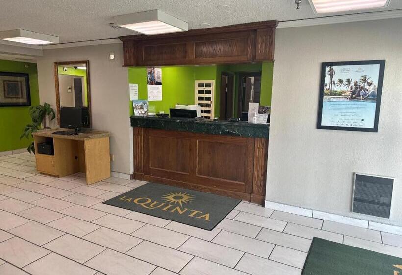 Отель La Quinta Inn By Wyndham Omaha Southwest