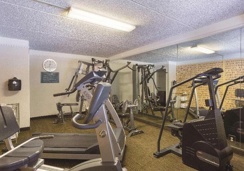 בית מלון כפרי La Quinta Inn By Wyndham San Diego Chula Vista