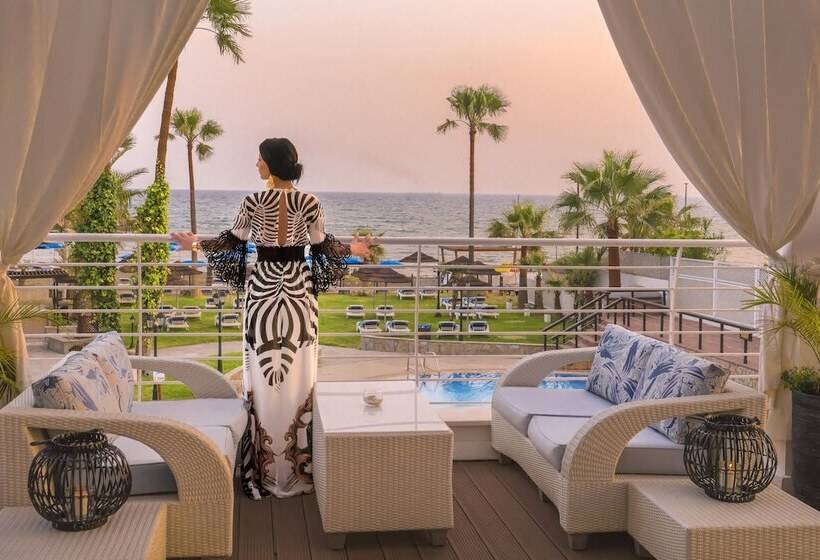 Lordos Beach Hotel & Spa