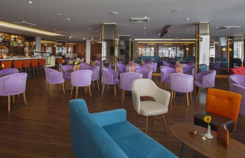 Lordos Beach Hotel & Spa