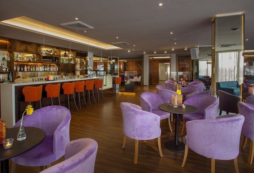 Lordos Beach Hotel & Spa