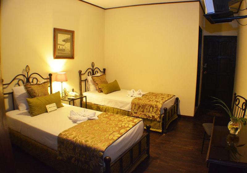 هتل Los Balcones Leon