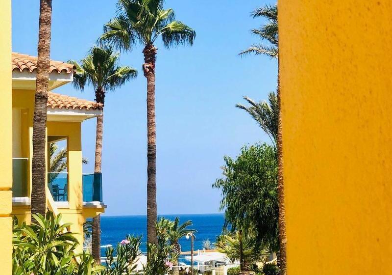 בית מלון כפרי Malama Beach Holiday Village