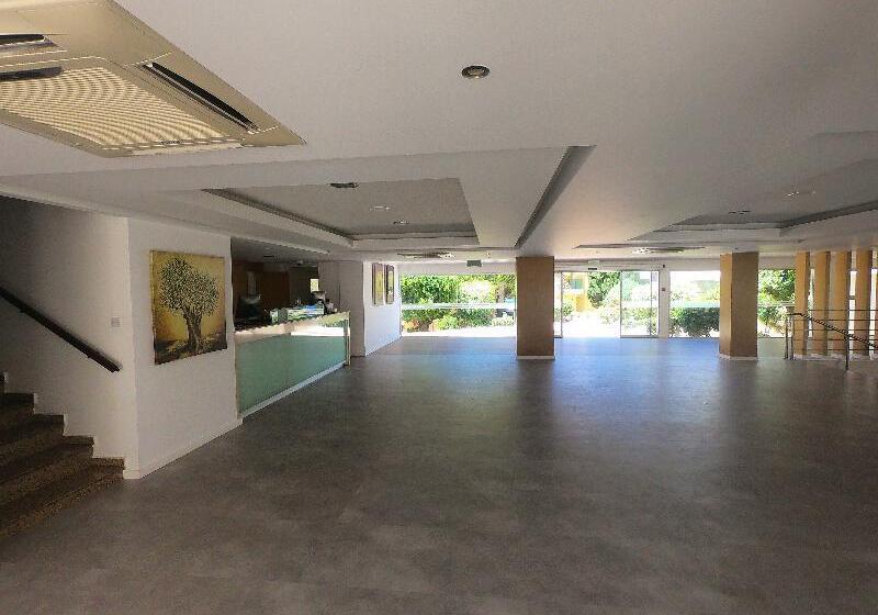 בית מלון כפרי Malama Beach Holiday Village