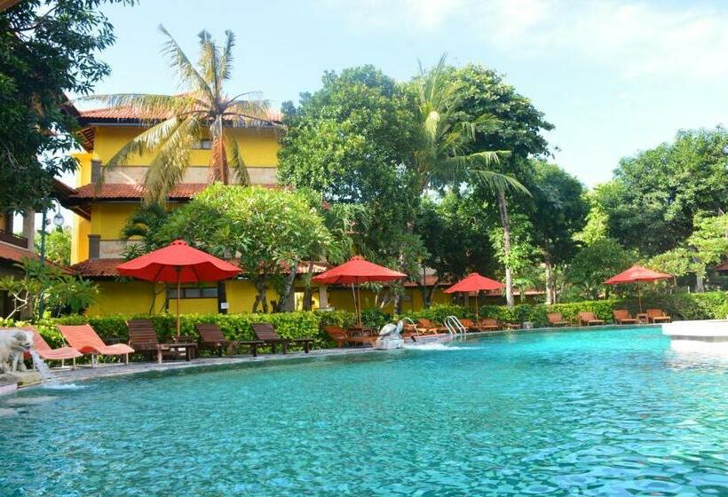 בית מלון כפרי Melasti Beach Resort & Spa Legian