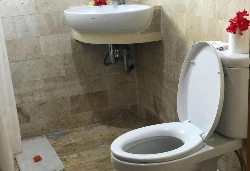 בית מלון כפרי Melasti Beach Resort & Spa Legian