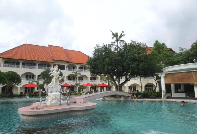 בית מלון כפרי Melasti Beach Resort & Spa Legian