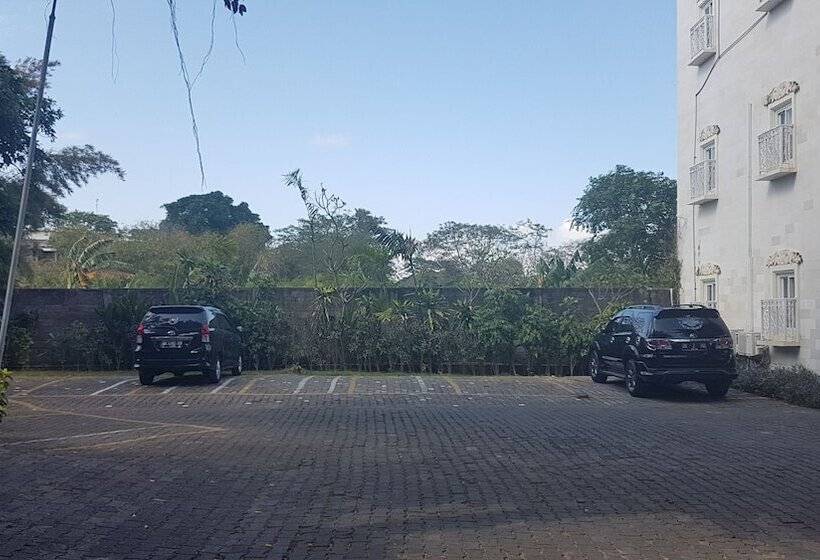 בית מלון כפרי Melasti Beach Resort & Spa Legian