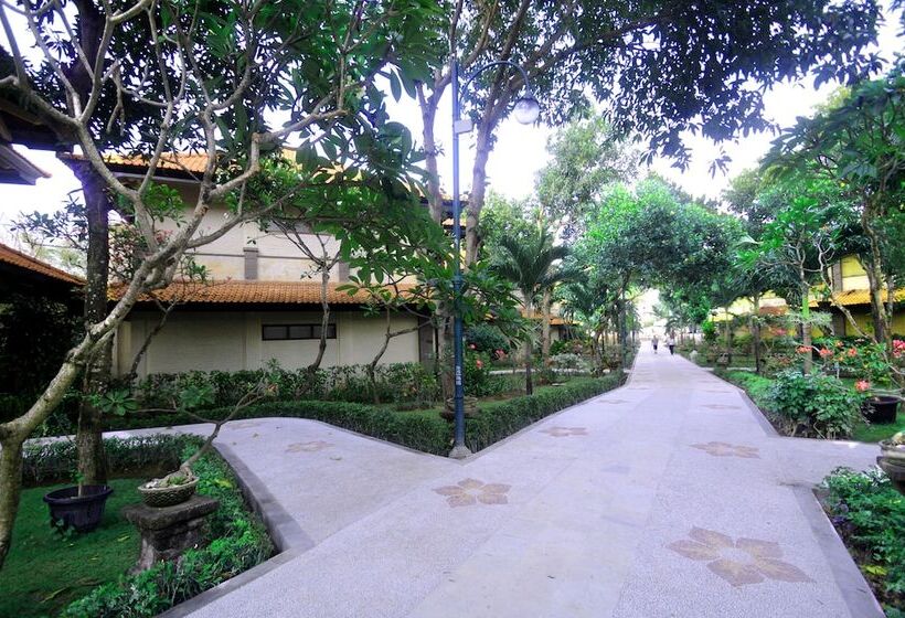 בית מלון כפרי Melasti Beach Resort & Spa Legian