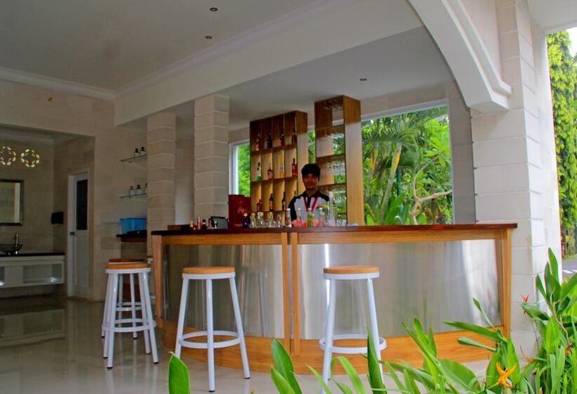 בית מלון כפרי Melasti Beach Resort & Spa Legian