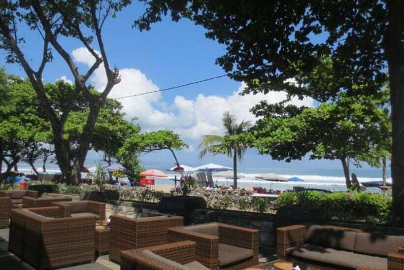 בית מלון כפרי Melasti Beach Resort & Spa Legian