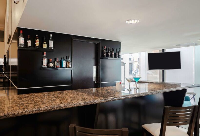 فندق NH Puebla Centro Historico