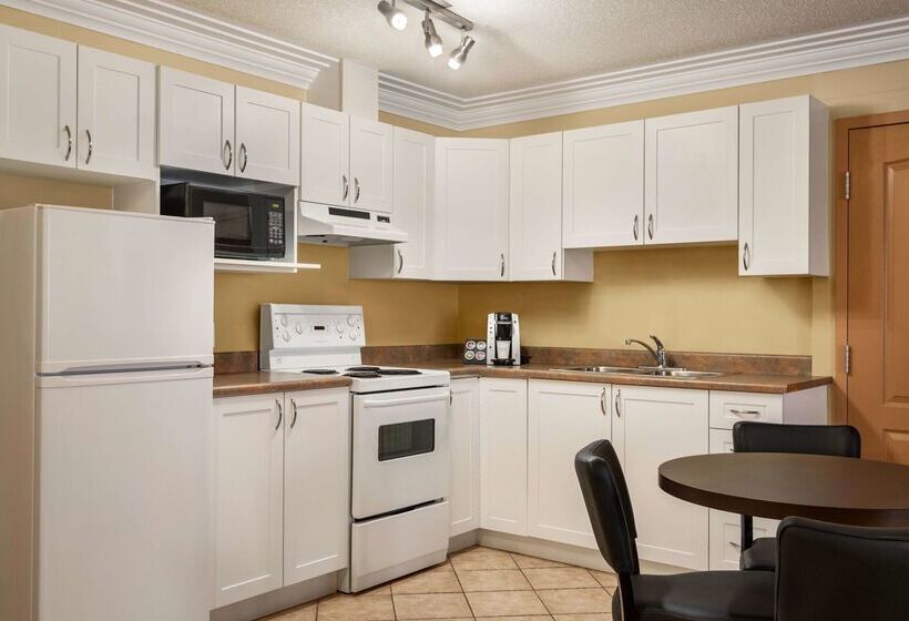 فندق Nova Inn Yellowknife