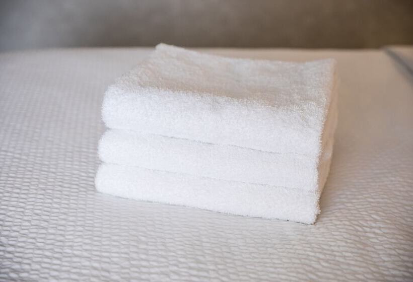 فندق Nova Inn Yellowknife