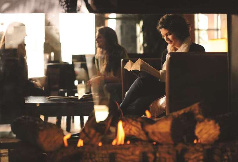 ホテル Pan Pacific Whistler Village Centre