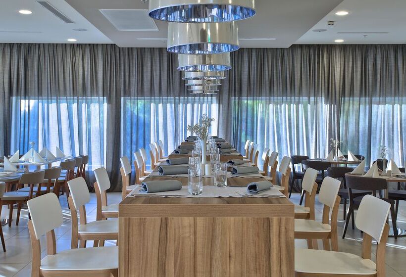 Отель Park Plaza Belvedere Medulin