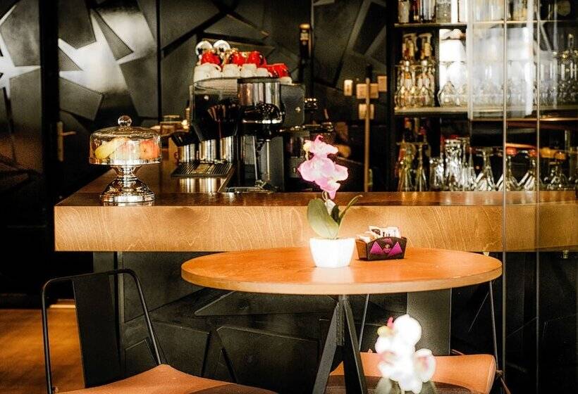 Plaza Hotel, Philian Hotels And Resorts