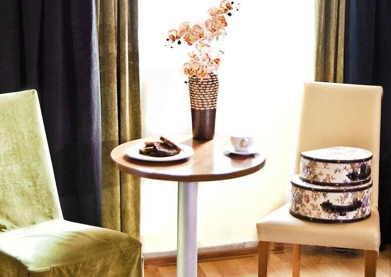 Plaza Hotel, Philian Hotels And Resorts