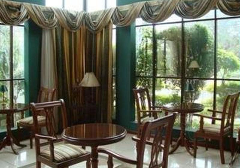 Отель Royal Lodge