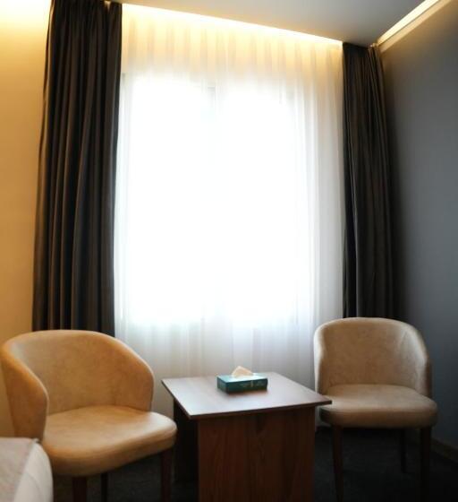 هتل The Sandy Palace