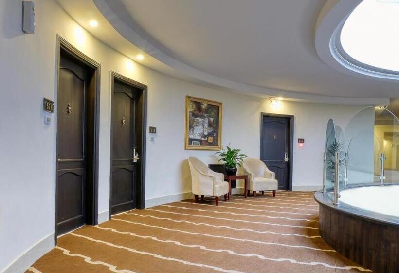 هتل The Sandy Palace