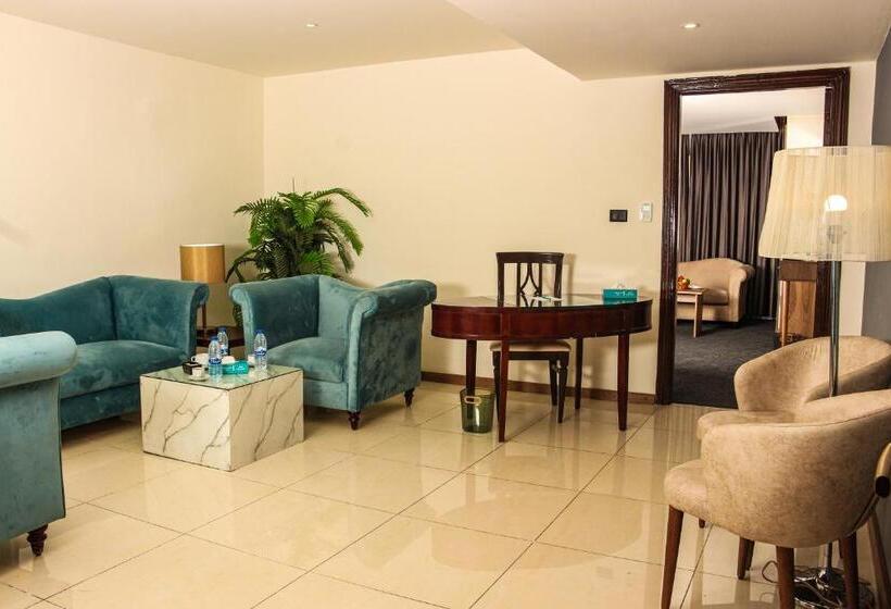 هتل The Sandy Palace