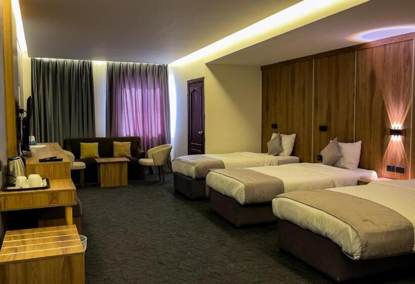 هتل The Sandy Palace