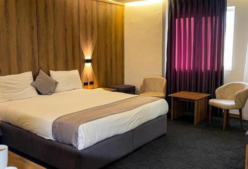 هتل The Sandy Palace