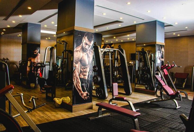 هتل The Sandy Palace