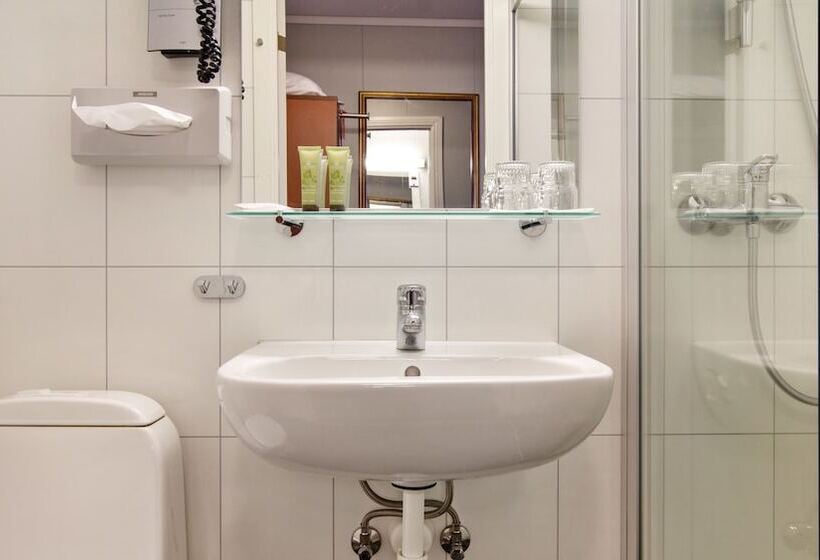 ホテル Scandic Leknes Lofoten