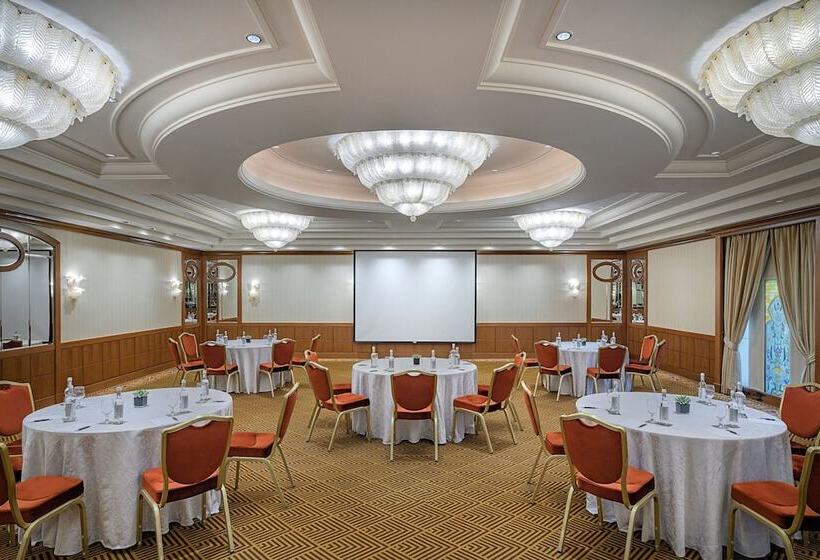 Sheraton Dubai Creek Hotel & Towers