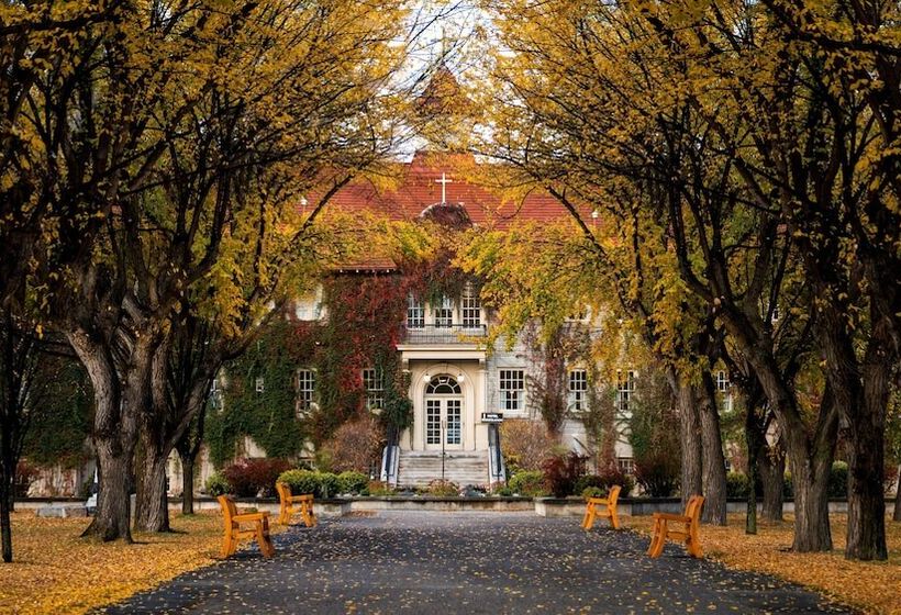 فندق St. Eugene Golf Resort & Casino