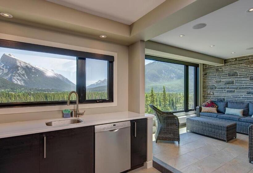 The Juniper Hotel & Bistro