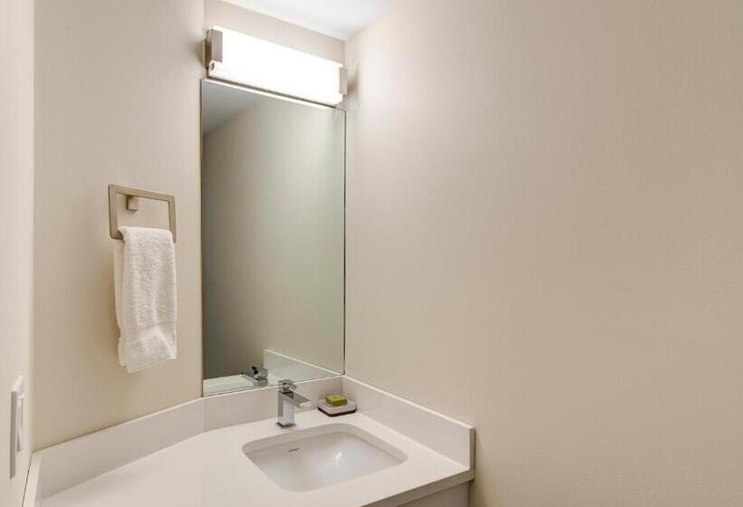 The Juniper Hotel & Bistro