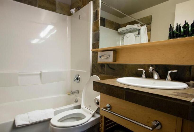 The Juniper Hotel & Bistro